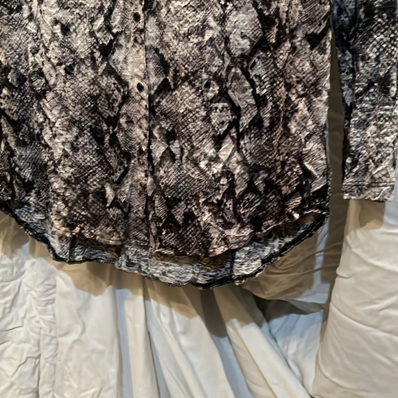 Snakeprint Buttondown from David Cline, Size S. Snaps that look like buttons. - Picture 7 of 11